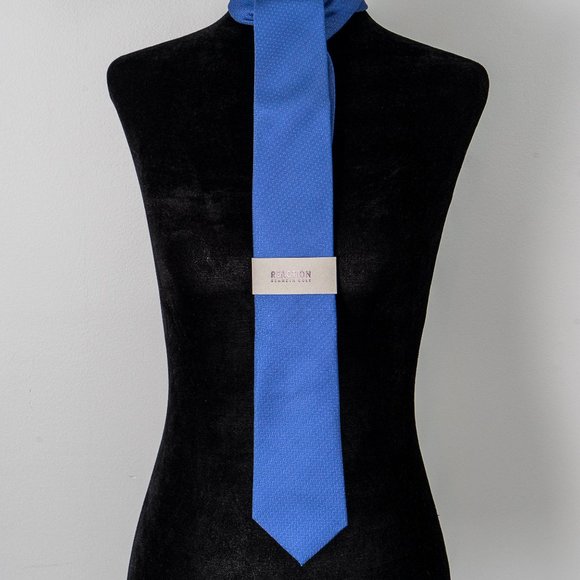 NWT Kenneth Cole Reaction  Speckle Blue Silk  Tie - Picture 2 of 3